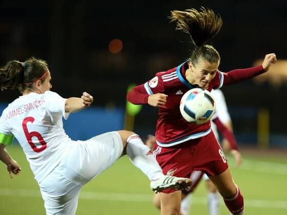 April 12, 2016 - St. Petersburg. UEFA EURO EM Europameisterschaft Fussball 2017 Womens Qualifying, Russia vs Hungary. Player Hungary women s national football team Angela Hummel-Smuczer (6), the player is female Russian national football team Daria Makarenko (8, burgundy). KulebyakinxAlexander 