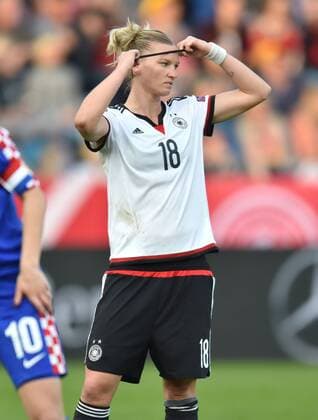 12.04.2016, Fussball EM - Qualifikationsspiel der Frauen in Osnabrueck, Deutschland - Kroatien 2-0, Alexandra Popp (Deutschland)