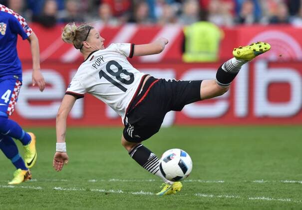 12.04.2016, Fussball EM - Qualifikationsspiel der Frauen in Osnabrueck, Deutschland - Kroatien 2-0, Alexandra Popp (Deutschland)
