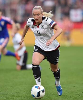 12.04.2016, Fussball EM - Qualifikationsspiel der Frauen in Osnabrueck, Deutschland - Kroatien 2-0, Mandy Islacker (Deutschland)