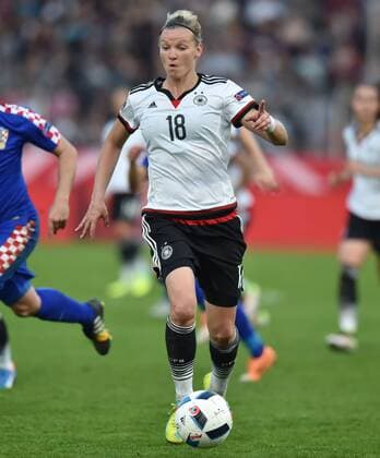 12.04.2016, Fussball EM - Qualifikationsspiel der Frauen in Osnabrueck, Deutschland - Kroatien 2-0, Alexandra Popp (Deutschland)