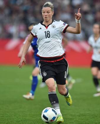 12.04.2016, Fussball EM - Qualifikationsspiel der Frauen in Osnabrueck, Deutschland - Kroatien 2-0, Alexandra Popp (Deutschland)