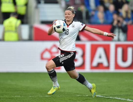 12.04.2016, Fussball EM - Qualifikationsspiel der Frauen in Osnabrueck, Deutschland - Kroatien 2-0, Alexandra Popp (Deutschland)
