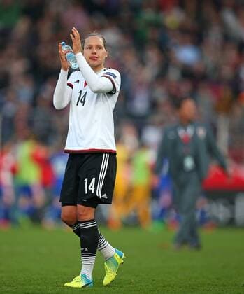 12.04.2016, Fussball Frauen-Länderspiel , EM-Qualifikation, Grupppenspiel, Deutschland - Kroatien, in der Osnatel-Arena Osnabrück. Schlussjubel Babett Peter (Deutschland) 