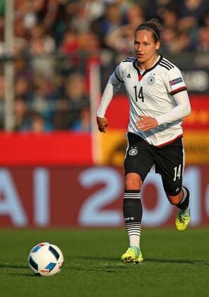 12.04.2016, Fussball Frauen-Länderspiel , EM-Qualifikation, Grupppenspiel, Deutschland - Kroatien, in der Osnatel-Arena Osnabrück. Babett Peter (Deutschland) 