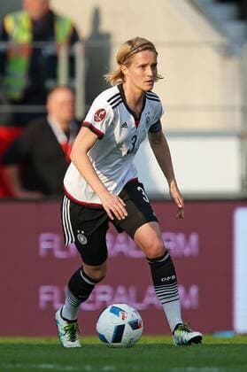 12.04.2016, Fussball Frauen-Länderspiel , EM-Qualifikation, Grupppenspiel, Deutschland - Kroatien, in der Osnatel-Arena Osnabrück. Saskia Bartusiak (Deutschland) 