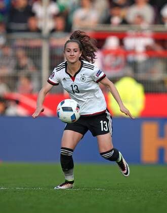 12.04.2016, Fussball Frauen-Länderspiel , EM-Qualifikation, Grupppenspiel, Deutschland - Kroatien, in der Osnatel-Arena Osnabrück. Sara Däbritz (Deutschland) 