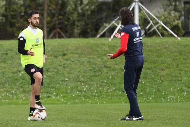 YUNUS MALLI, MARTIN SCHMIDT SPRECHEN UEBER DIE AUSGELASSENE TORCHANCE GEGEN WOLFSBURG TRAINING MAINZ 05 MAINZ 