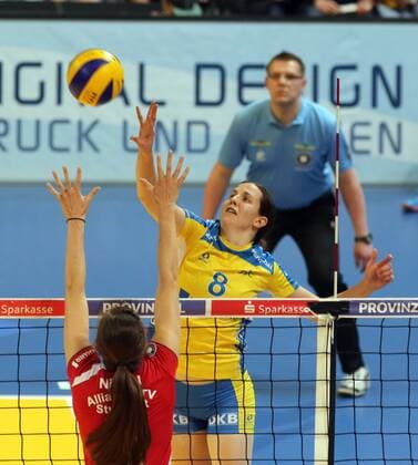 Schweriner SC - MTV Allianz Stuttgart Deutschland, Schwerin, 13.04.2016, Volleyball, 1. Bundesliga Frauen, Saison 2015 2016, Play-Off Halbfinale Spiel 3, Schweriner SC - MTV Allianz Stuttgart: re. Ariel Turner (Schweriner SC).