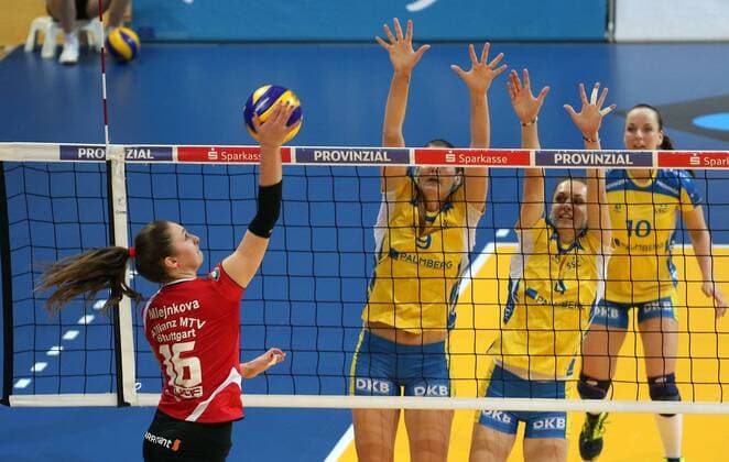 Schweriner SC - MTV Allianz Stuttgart Deutschland, Schwerin, 13.04.2016, Volleyball, 1. Bundesliga Frauen, Saison 2015 2016, Play-Off Halbfinale Spiel 3, Schweriner SC - MTV Allianz Stuttgart: li. Michaela Mlejkova (Allianz MTV Stuttgart).