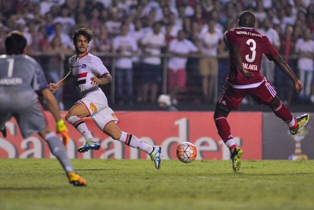 SPFC x River Plate SAO PAULO, Brazil - 04 13 2016: SAO PAULO X RIVER PLATE- Hudson S?o Paulo during the match between S?o Paulo x River Plate, the group stage of the Copa Libertadores 2016, held at the Estadio Cicero Pompeu de Toledo, known as Stadium Morumbi. (Photo: Mauricio Rummens FotoArena)  Maur?cioxRummens
