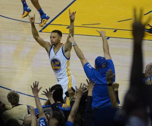 Golden State Warriors Stephen Curry (30) celebrates his 400th three point shot of the season against the Memphis Grizzles at Oracle Arena in Oakland, California on April 13, 2016. Curry set a record for three pointers in a season and the Warriors broke the season win record held for 20 years by the Chicago Bulls.  SXP2016041307 TERRYxSCHMITT