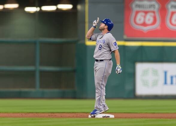 13 April 2016: Kansas City Royals third baseman Mike Moustakas (8) makes a sign of thanks after reaching second base at the top of the first inning during the MLB Baseball Herren USA game between the Kansas City Royals and Houston Astros at Minute Maid Park in Houston, TX. MLB: APR 13 Royals at Astros Icon16041312 EDITORIAL USE ONLY