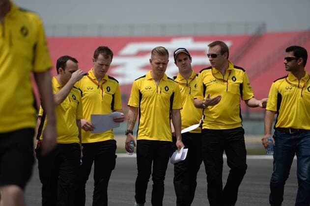 Chinese Grand Prix, Shanghai 14 - 17 April 2016 14.04.2016 - Kevin Magnussen (DEN) Renault F1 Team RS16 