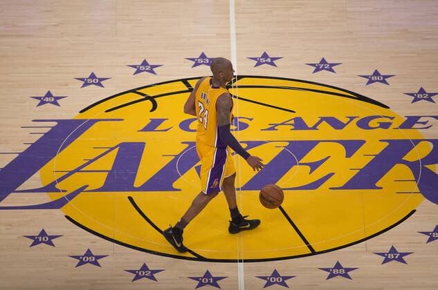 Bilder des Tages - SPORT April 13, 2016 - Los Angeles, California, U.S - Kobe Bryant 24 of the Los Angeles Lakers with the ball during their game with the Utah Jazz at Staples Center in Los Angeles, California on Wednesday April 13, 2016. Today is Bryant s last game. The Lakers defeated the Utah Jazz 101-96. Lakers vs. Jazz - ZUMAp124