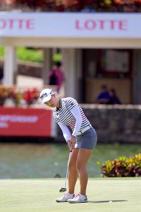 April 13, 2016 - Minjee Lee putts on the 18th green during the first round of the Lotte Championship presented by Hershey at Ko Olina Golf Club in Kapolei, HI LPGA Golf Damen Golf 2016: Lotte Championship APR 13 - ZUMAc04_