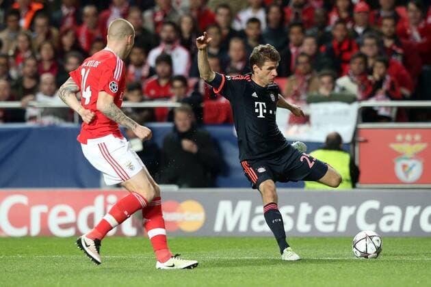Lissabon Victor Lindeloef (Benfica Lissabon) Thomas Mueller (FC Bayern Muenchen), Benfica Lissabon vs. FC Bayern Muenchen, Fussball, Champions League Viertelfinale, 13.04.2016, Copyright: Langer Eibner-Pressefoto EP_HLR
