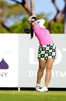 April 14, 2016 - Pornanong Phatlum hits her dive on the 1st hole during the second round of the Lotte Championship presented by Hershey at Ko Olina Golf Club in Kapolei, HI LPGA Golf Damen Golf 2016: Lotte Championship APR 14 - ZUMAc04_