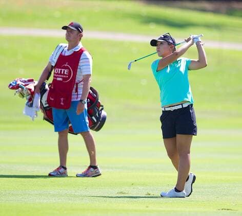 April 14, 2016 - Lydia Ko hits her approach to the 18th green during the second round of the Lotte Championship presented by Hershey at Ko Olina Golf Club in Kapolei, HI LPGA Golf Damen Golf 2016: Lotte Championship APR 14 - ZUMAc04_