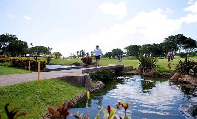 April 14, 2016 - Brittany Lincicome crosses the bridge on the 18th hole during the second round of the Lotte Championship presented by Hershey at Ko Olina Golf Club in Kapolei, HI LPGA Golf Damen Golf 2016: Lotte Championship APR 14 - ZUMAc04_