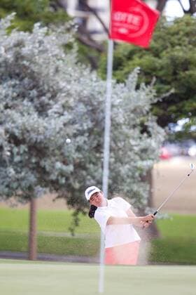 April 14, 2016 - Allisen Corpuz hits out of the green side bunker on the 9th hole during the second round of the Lotte Championship presented by Hershey at Ko Olina Golf Club in Kapolei, HI LPGA Golf Damen Golf 2016: Lotte Championship APR 14 - ZUMAc04_