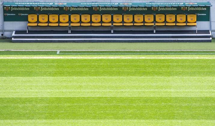 Fußball, Stadiongeschichte SG Dynamo Dresden Die Auswechselbank im DDV-Stadion in Dresden, aufgenommen am Dienstag (12.04.2016). RM001
