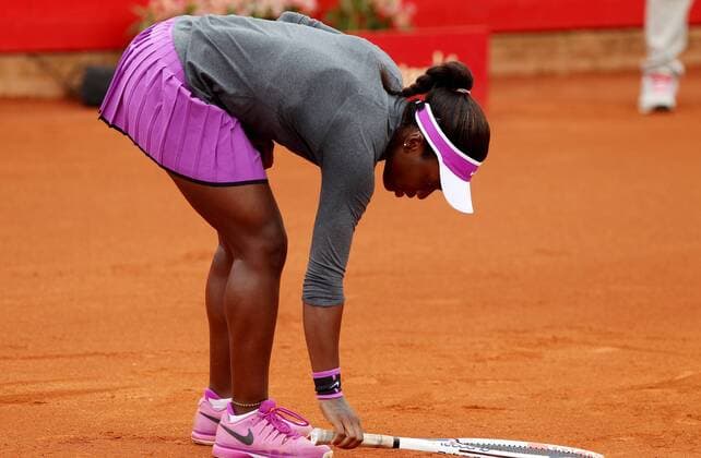 US tennis player Sacha Vickery reacts after losing a point against Spanish Lara Arruabarrena, during the Colombian Tennis Open in Bogota, Colombia, 15 April 2016. EFE Leonardo Munoz Colombian Tennis Open !ACHTUNG: NUR REDAKTIONELLE NUTZUNG!  BOG201 20160415-635963525688757633