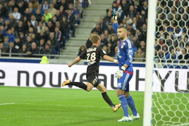 Enttäuschung Anthony Lopes (lyon) vs Jubel Valere Germain (nice) FOOTBALL : Lyon vs Nice - Ligue 1 - 15 04 2016 FredericChambert 