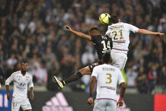 Maxime Gonalons (lyon) vs Alassane Plea (nice) FOOTBALL : Lyon vs Nice - Ligue 1 - 15 04 2016 FredericChambert 