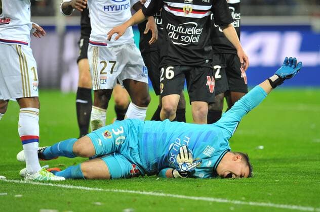 Fußball, Olympique Lyon - OGC Nizza Yoan CARDINALE (nice) - Verletzung FOOTBALL : Lyon vs Nice - Ligue 1 - 15 04 2016 FEP 