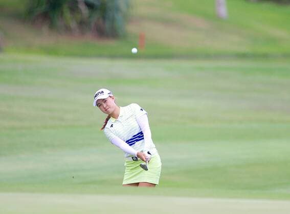 April 15, 2016 - Minjee Lee chips onto the 10th green during the third round of the Lotte Championship presented by Hershey at Ko Olina Golf Club in Kapolei, HI LPGA Golf Damen Golf 2016: Lotte Championship APR 15 - ZUMAc04_