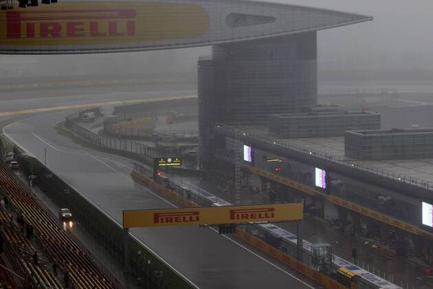 Chinese Grand Prix, Shanghai 14 - 17 April 2016 16.04.2016 - Torrential rain storm in the circuit. 