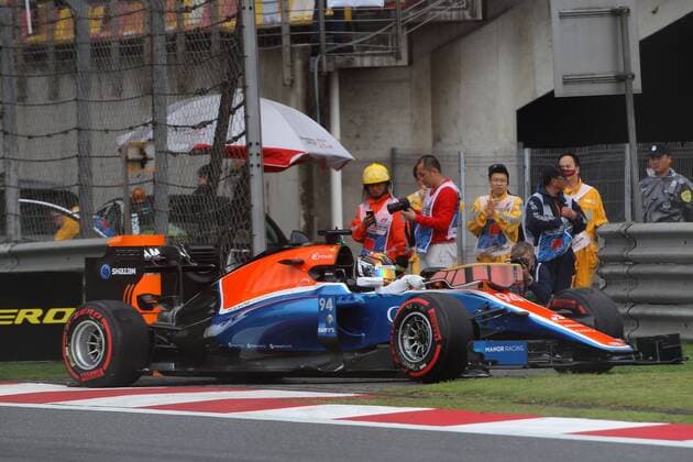 Formel 1, GP von China, Qualifiying Chinese Grand Prix, Shanghai 14 - 17 April 2016 16.04.2016 - Qualifying, Pascal Wehrlein (GER) Manor Racing MRT05 stopped in the track. 
