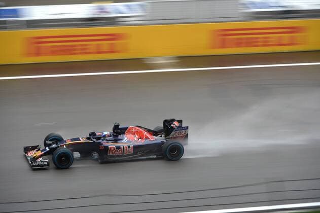 Toro Rosso driver Max Verstappen of Netherlands competes in the qualifying session during the 2016 Formula 1 Chinese Grand Prix in Shanghai, China, 16 April 2016. Nico Rosberg wins pole position for Formula 1 Chinese Grand Prix  20160416_31932
