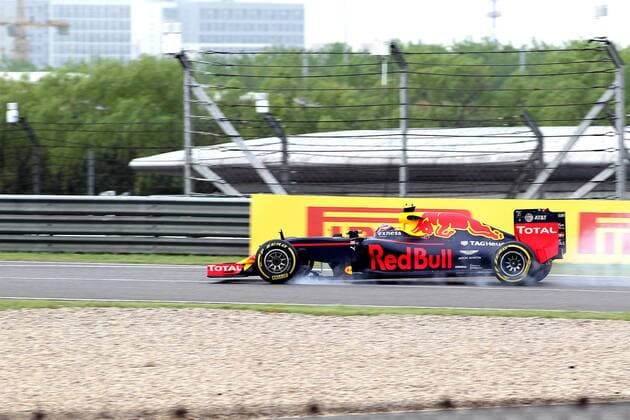 Red Bull driver Daniil Kvyat of Russia competes in the qualifying session during the 2016 Formula 1 Chinese Grand Prix in Shanghai, China, 16 April 2016. Nico Rosberg wins pole position for Formula 1 Chinese Grand Prix  20160416_10408