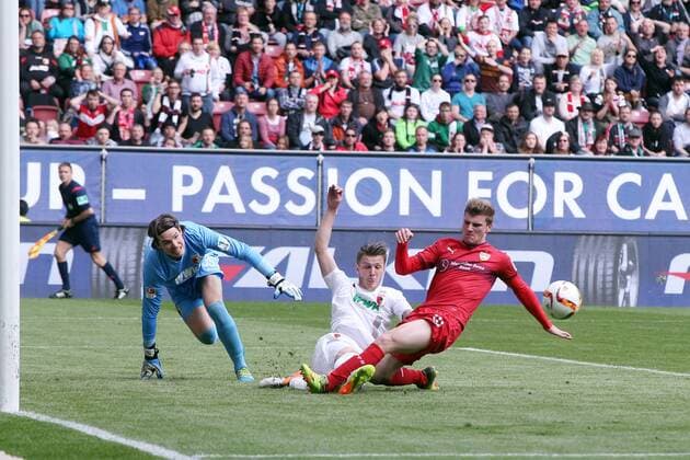 Augsburg Marwin Hitz ( FC Augsburg ) Jeffrey Gouweleeuw ( FC Augsburg ) Timo Werner ( VfB Stuttgart ), FC Augsburg vs. VfB Stuttgart, Fussball, 1.Bundesliga, 16.04.2016, Copyright: Langerx xEibner-Pressefoto EP_HLR