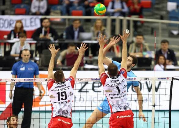 Volleyball, Champions League, Final 4 in Krakau KRAKOW , TAURON ARENA 16.04.2016 RUSSELL HOLMES ( ASSECO ) BARTOSZ KUREK ( ASSECO ) MAXIM MIKHAILOV ( ZENIT ) 16.04.2016 VOLLEYBALL MEN S CEV DENIZBANK CHAMPIONS LEAGUE FINAL FOUR SEMI-FINAL ASSECO RESOVIA RZESZOW - ZENIT KAZAN SEASON 2015 2016  160416MIN011