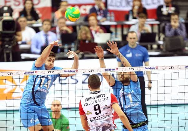 Volleyball, Champions League, Final 4 in Krakau KRAKOW , TAURON ARENA 16.04.2016 ALEXANDER GUTSALYUK ( ZENIT ) DMYTRO PASHYTSKYY ( ASSECO ) MATTHEW ANDERSON ( ZENIT ) 16.04.2016 VOLLEYBALL MEN S CEV DENIZBANK CHAMPIONS LEAGUE FINAL FOUR SEMI-FINAL ASSECO RESOVIA RZESZOW - ZENIT KAZAN SEASON 2015 2016 MICHAL NOWAK NEWSPIX.PL --- Newspix.pl  160416MIN017