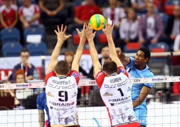 Volleyball, Champions League, Final 4 in Krakau KRAKOW , TAURON ARENA 16.04.2016 DMYTRO PASHYTSKYY ( ASSECO ) BARTOSZ KUREK ( ASSECO ) WILFREDO LEON ( ZENIT ) 16.04.2016 VOLLEYBALL MEN S CEV DENIZBANK CHAMPIONS LEAGUE FINAL FOUR SEMI-FINAL ASSECO RESOVIA RZESZOW - ZENIT KAZAN SEASON 2015 2016 MICHAL NOWAK NEWSPIX.PL --- Newspix.pl  160416MIN018