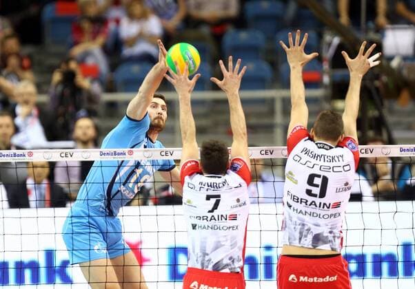Volleyball, Champions League, Final 4 in Krakau KRAKOW , TAURON ARENA 16.04.2016 MAXIM MIKHAILOV ( ZENIT ) ALEH AKHREM ( ASSECO ) DMYTRO PASHYTSKYY ( ASSECO ) 16.04.2016 VOLLEYBALL MEN S CEV DENIZBANK CHAMPIONS LEAGUE FINAL FOUR SEMI-FINAL ASSECO RESOVIA RZESZOW - ZENIT KAZAN SEASON 2015 2016 MICHAL NOWAK NEWSPIX.PL --- Newspix.pl  160416MIN020
