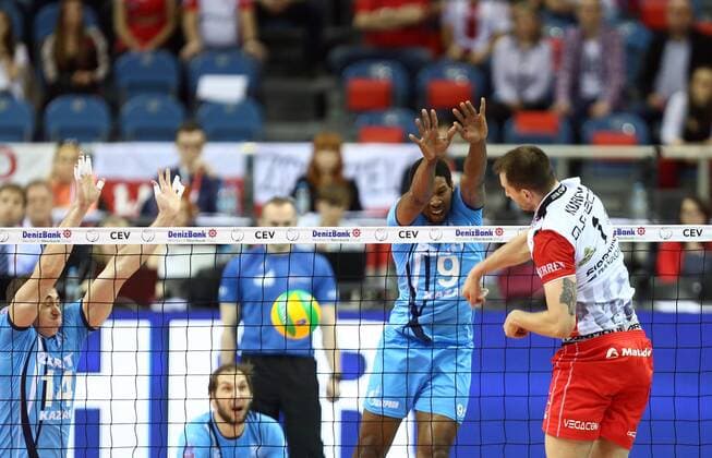 Volleyball, Champions League, Final 4 in Krakau KRAKOW , TAURON ARENA 16.04.2016 ALEXANDER GUTSALYUK ( ZENIT ) WILFREDO LEON ( ZENIT ) BARTOSZ KUREK ( ASSECO ) 16.04.2016 VOLLEYBALL MEN S CEV DENIZBANK CHAMPIONS LEAGUE FINAL FOUR SEMI-FINAL ASSECO RESOVIA RZESZOW - ZENIT KAZAN SEASON 2015 2016 MICHAL NOWAK NEWSPIX.PL --- Newspix.pl  160416MIN021