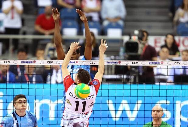 Volleyball, Champions League, Final 4 in Krakau KRAKOW , TAURON ARENA 16.04.2016 WILFREDO LEON ( ZENIT ) FABIAN DRZYZGA ( ASSECO ) 16.04.2016 VOLLEYBALL MEN S CEV DENIZBANK CHAMPIONS LEAGUE FINAL FOUR SEMI-FINAL ASSECO RESOVIA RZESZOW - ZENIT KAZAN SEASON 2015 2016 MICHAL NOWAK NEWSPIX.PL --- Newspix.pl  160416MIN024