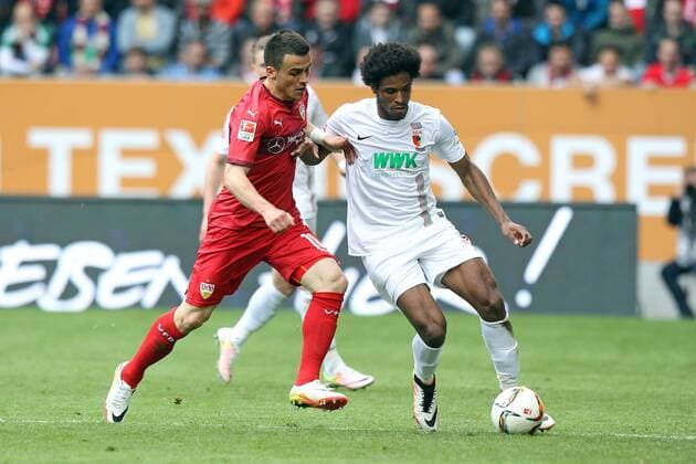 Augsburg Filip Kostic ( VfB Stuttgart ) Caiuby ( FC Augsburg ), FC Augsburg vs. VfB Stuttgart, Fussball, 1.Bundesliga, 16.04.2016, Copyright: Langerx xEibner-Pressefoto EP_HLR