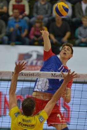 16.04.2016, xtkx, Volleyball 1.Bundesliga Playoffs, United Volleys - VfB Friedrichshafen, emspor v.l. Tobias Krick (UBited Volleys) , Bjoern Andrae (VFB) ,
