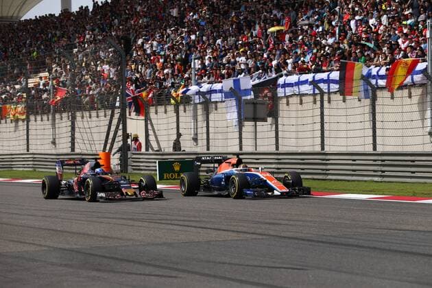 Chinese Grand Prix, Shanghai 14 - 17 April 2016 17.04.2016 - Race, Max Verstappen (NED) Scuderia Toro Rosso STR11 and Pascal Wehrlein (GER) Manor Racing MRT05 