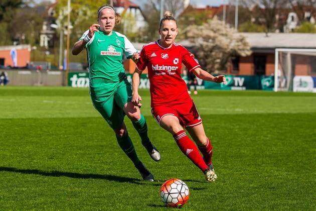 v.li.: Pia-Sophie Wolter (SV Werder Bremen, 10) und Cecilie Sandvej (SC Sand, 3) im Zweikampf, Duell, duel, tackle, Fussball, Allianz Frauen-Bundesliga, SV Werder Bremen - SC Sand, xdgx