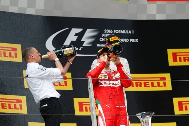 Formel 1, GP von China Motorsports: FIA Formula One World Championship WM Weltmeisterschaft 2016, Grand Prix of China, 5 Sebastian Vettel (GER, Scuderia Ferrari), xHOCHxZWEIx