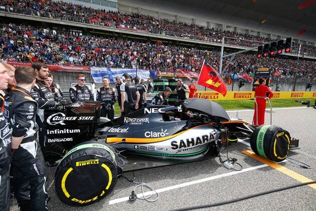 Formel 1, GP von China Motorsports: FIA Formula One World Championship WM Weltmeisterschaft 2016, Grand Prix of China, 44 Lewis Hamilton (GBR, Mercedes AMG Petronas F1 Team), xHOCHxZWEIx
