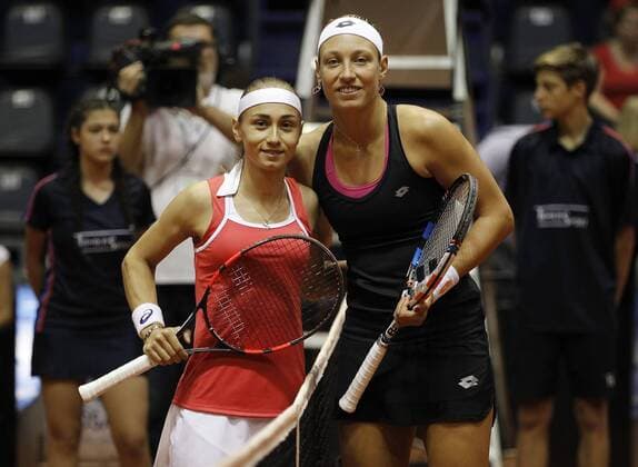 Serbian Aleksandra Krunic and Belgian Yanina Wickmayer pictured before the women s tennis match between Belgian Yanina Wickmayer WTA Tennis Damen 42) and Serbian Aleksandra Krunic (WTA 120), game three of the World Group II Play-offs of the Fed Cup Europe Africa Group I, in Belgrade, Serbia, Sunday 17 April 2016. SRDJANxSTEVANOVIC  x04833615x