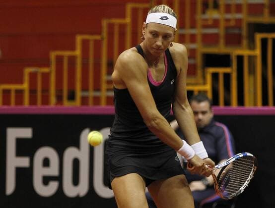 Belgian Yanina Wickmayer warms up before the women s tennis match between Belgian Yanina Wickmayer WTA Tennis Damen 42) and Serbian Aleksandra Krunic (WTA 120), game three of the World Group II Play-offs of the Fed Cup Europe Africa Group I, in Belgrade, Serbia, Sunday 17 April 2016. SRDJANxSTEVANOVIC  x04833616x